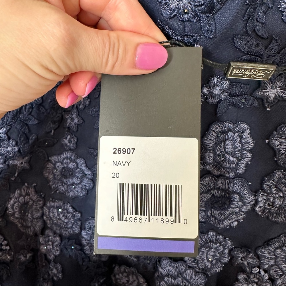 NWT La Femme Size 20 Navy Intricate Lace Long Tulle Gown Plus - Picture 11 of 12
